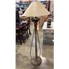 Image 8 : 3 PC FLOOR LAMP AMD TABLE LAMP SET