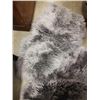 Image 2 : 2 GREY SHEPSKIN RUGS