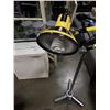 Image 3 : FLEXIBLE LIGHT ON STAND