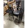Image 1 : 2 STOOLS AND 2 BOOT CLEANERS