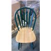 Image 2 : MAPLE AND GREEN DINING TABLE WITH JACKKNIFE LEAF AND 4 CHAIRS