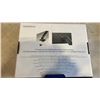 Image 2 : NEW OVERSTOCK INSIGNIA SINGLE MONITOR HYDRAULIC MOUNT UP TO 27 INCHES