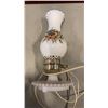 Image 2 : 2 VINTAGE MILK GLASS LAMPS