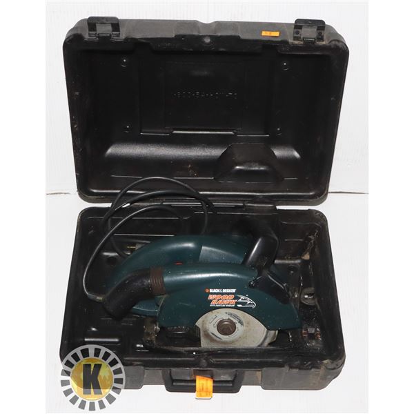 BLACK & DECKER CIRCULAR SAW WITH CASE