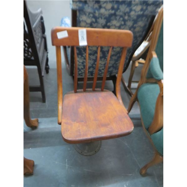 Vintage Spindleback Floor Mount Chair