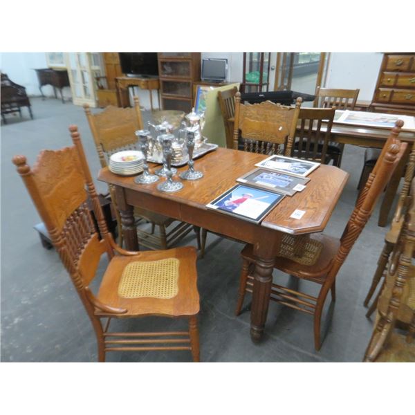 Tiger Oak Table w/4 Spindleback Chairs