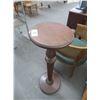 Image 1 : Carved Mahogany Round Pedestal