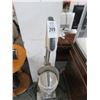 Image 2 : Shark Navigator DLX Vacuum