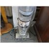 Image 3 : Shark Navigator DLX Vacuum