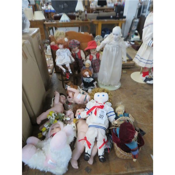 Lot of Vintage Dolls