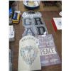 Image 1 : "Peace", "Welcome", "Grad" Signs