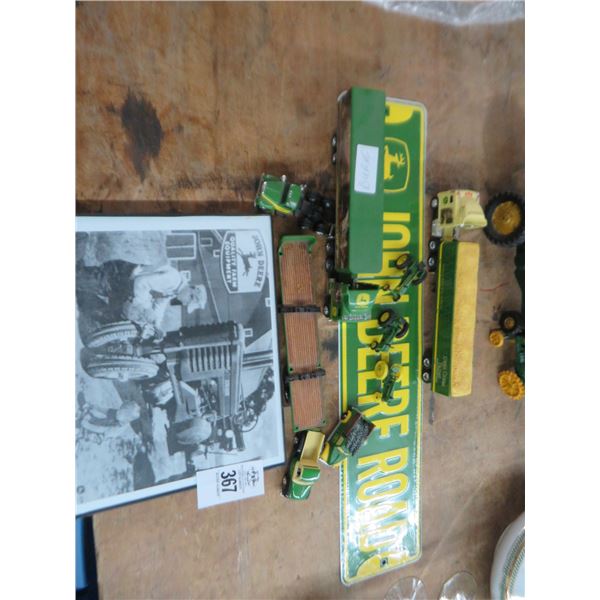 John Deere Die Cast, Signs