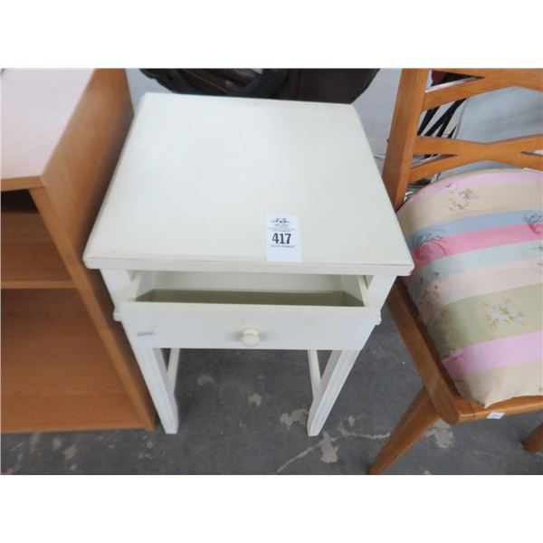 White Small End Table w/Drawer