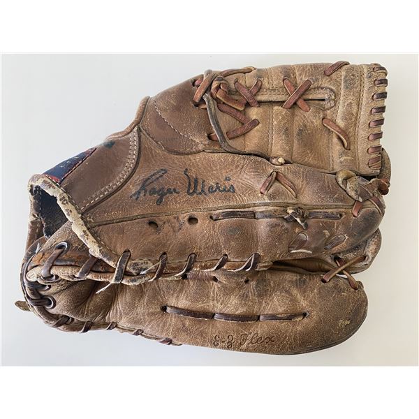 Roger Maris signed baseball glove