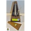 Image 1 : ANTIQUE WOODEN METRONOME