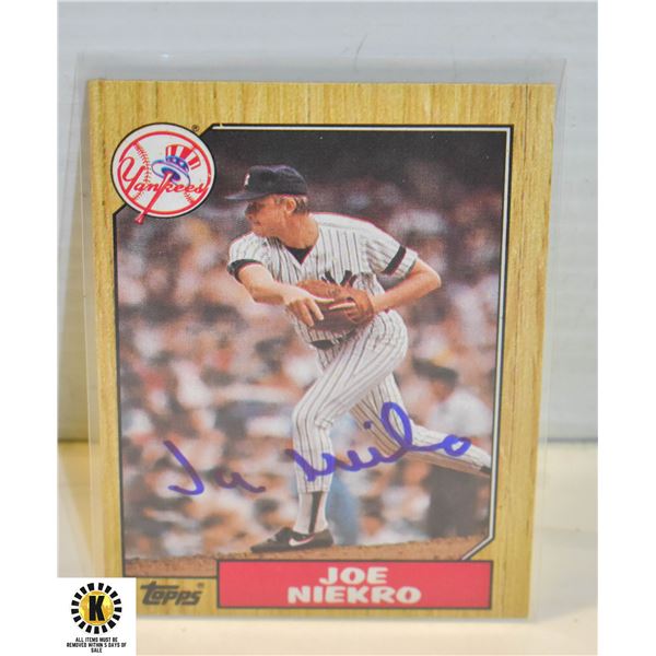 TOPPS SIGNED JOE NIEKRO BASEBALL CARD