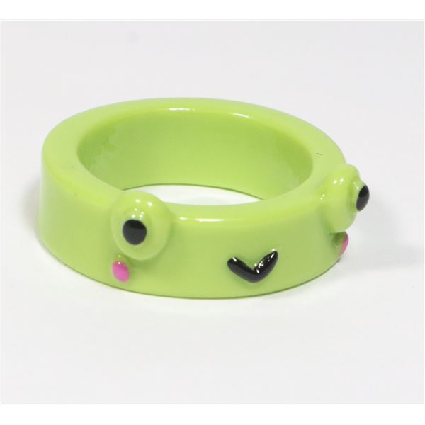 NEW FROG DESIGN RESIN RING SIZE 9