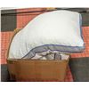 Image 1 : PAIR OF KING SIZE SHOWHOME MEMORY FOAM PILLOWS
