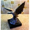 Image 2 : CAST BRONZE ON WOODEN PLINTH EAGLE