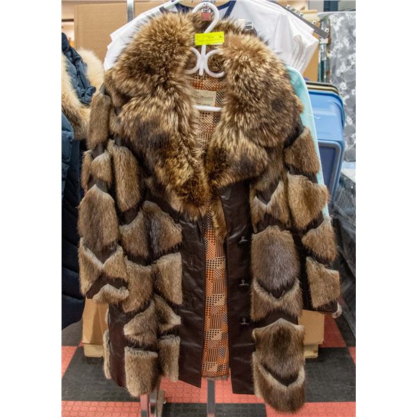 MORRIS FURS WOMENS FUR COAT