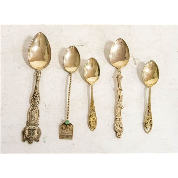 LOT OF SMALL SILVER SPOONS
