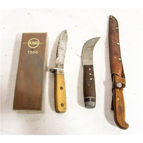 LOT OF VINTAGE KNIVES WITH SHARPENER