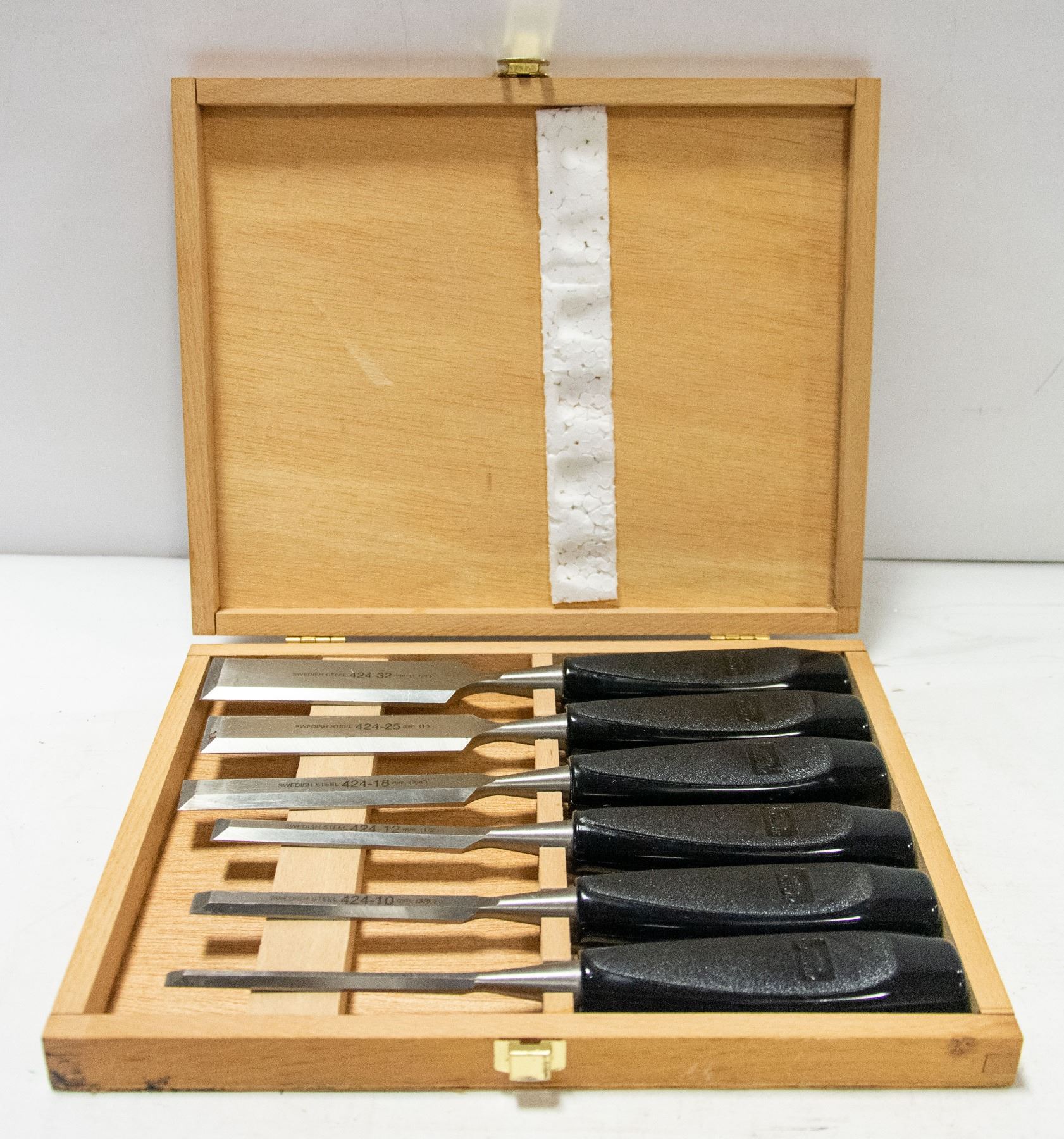 SANDVIK 424 CHISEL SET IN WOOD CASE