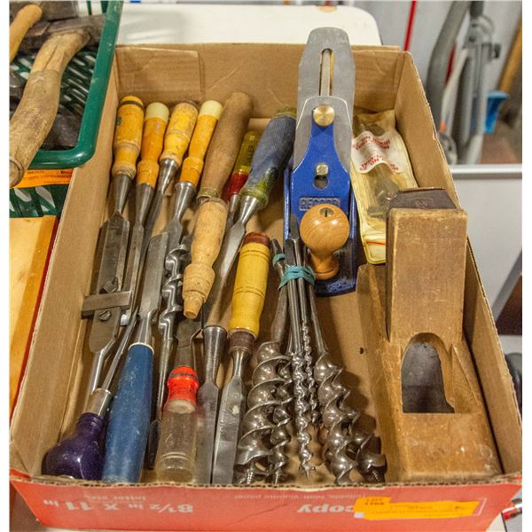 LARGE FLAT OF ESTATE TOOLS