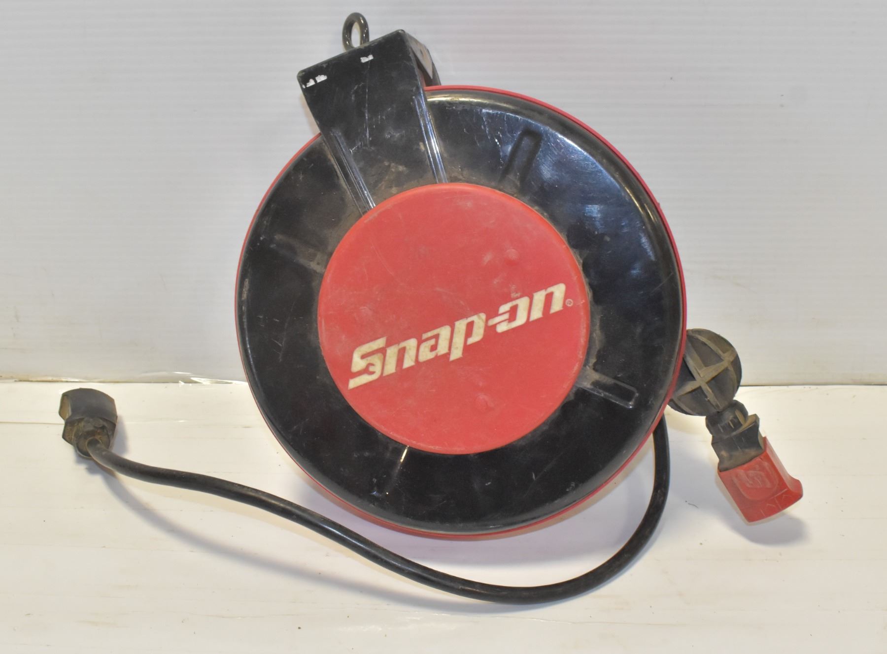 SNAP ON RETRACTABLE EXTENSION CORD Snap On Retractable Extension Cord