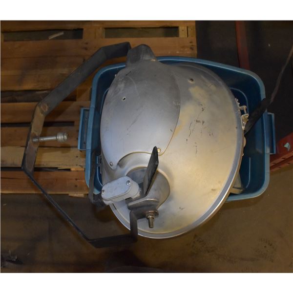 PAIR OF OUTDOOR LIGHT