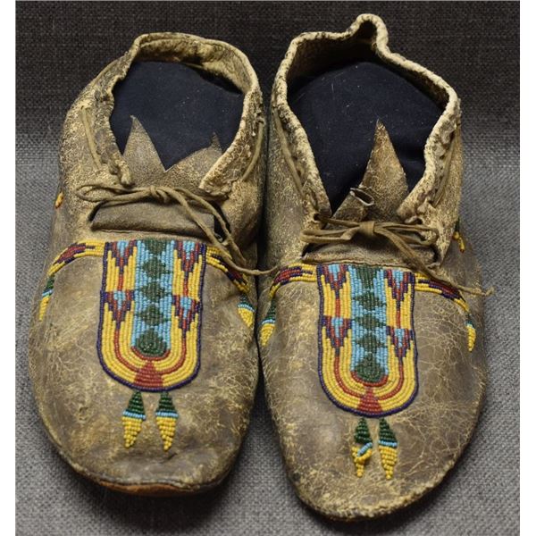 PLAINS INDIAN MOCCASINS
