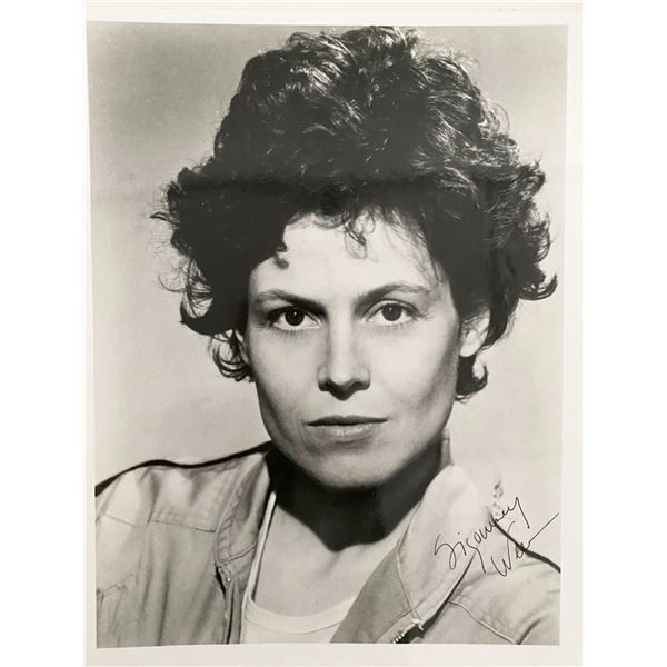 Aliens Sigourney Weaver signed photo