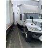 Image 3 : 2013 International 4300 DuraStar 5 tonne Truck w/powered tailgate & 20ft. Box - 152,405 km