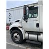 Image 4 : 2013 International 4300 DuraStar 5 tonne Truck w/powered tailgate & 20ft. Box - 152,405 km