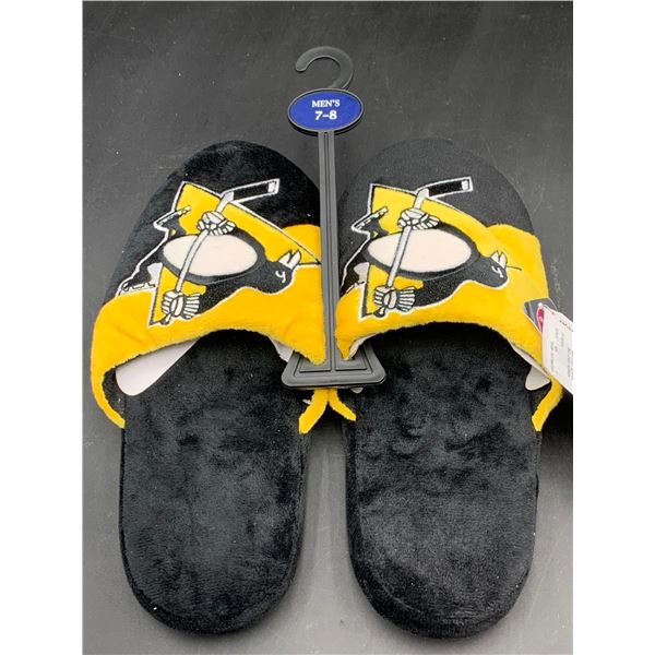 Men's Pittsburgh Penguin Slippers (Size 7-8)