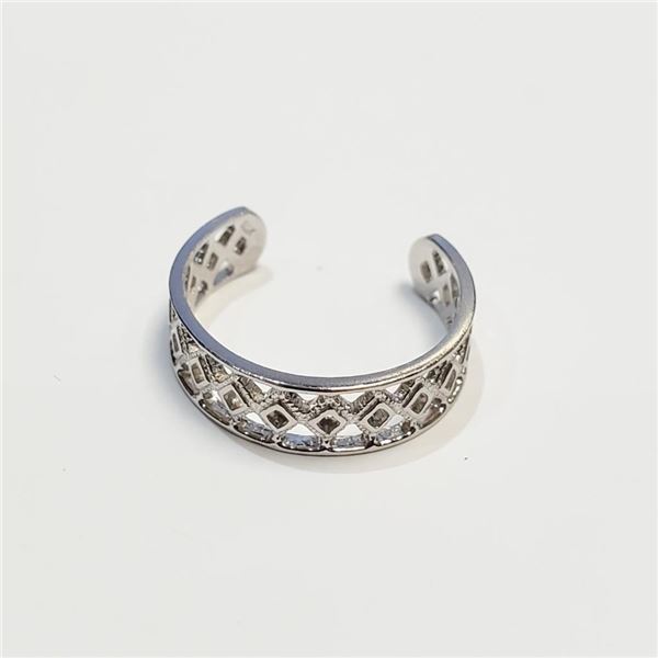 10K White Gold Toe Ring (~Size 0) (~length 0 inches), Suggested Retail Value $300