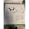 Image 2 : XBOX Wirelesss Controller Robot White
