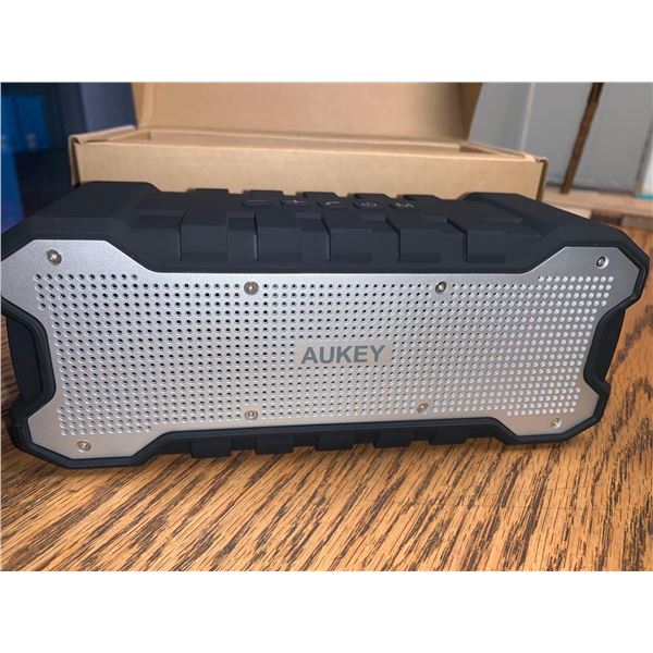 NEW Aukey Sound Tank Wireless Blue Tooth Speaker