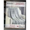 Image 2 : Lot of 3 Brookstone Heated Throws