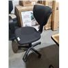 Image 2 : Rolling Office Chair
