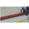 Image 3 : Black & Decker Electric Hedge Trimmer - Working