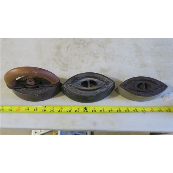 3 Sad Irons with 1 Handle