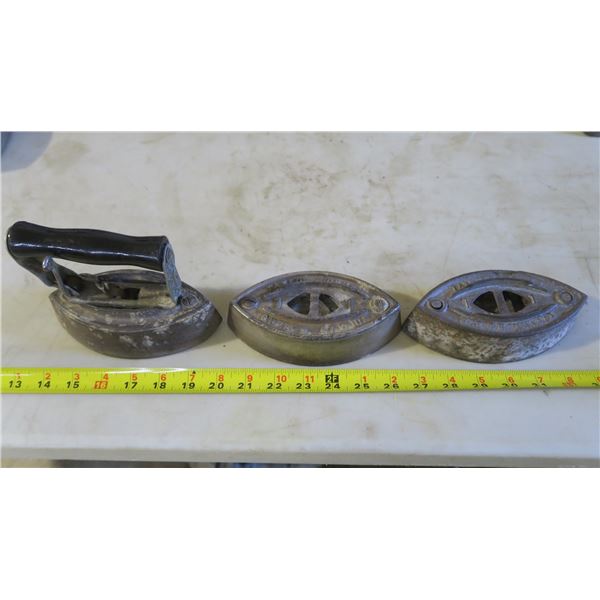 3 Sad Irons with 1 Handle