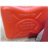 Image 2 : 3 red gas cans