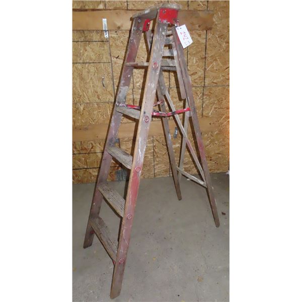 Wooden Folding Ladder (5.6ft high)