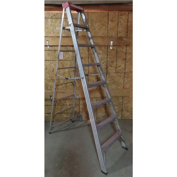 Metal Folding Ladder (7ft high)