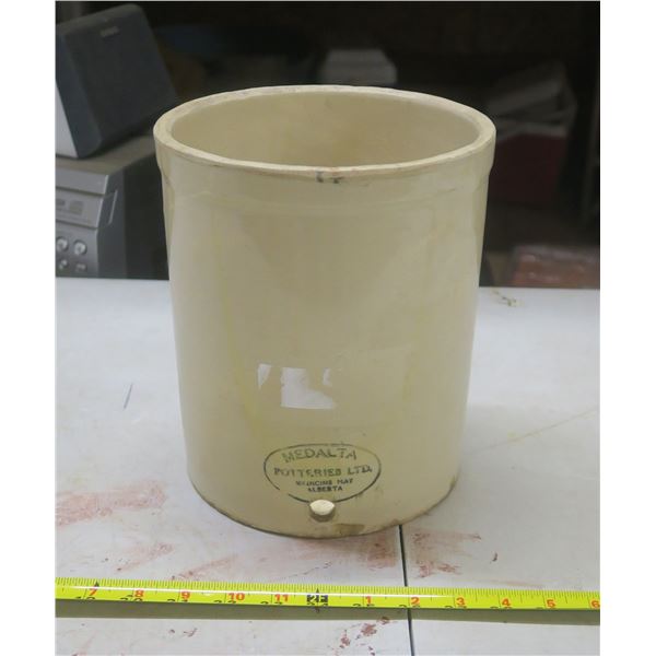 Medalta 1Gal Crock - Has Chips