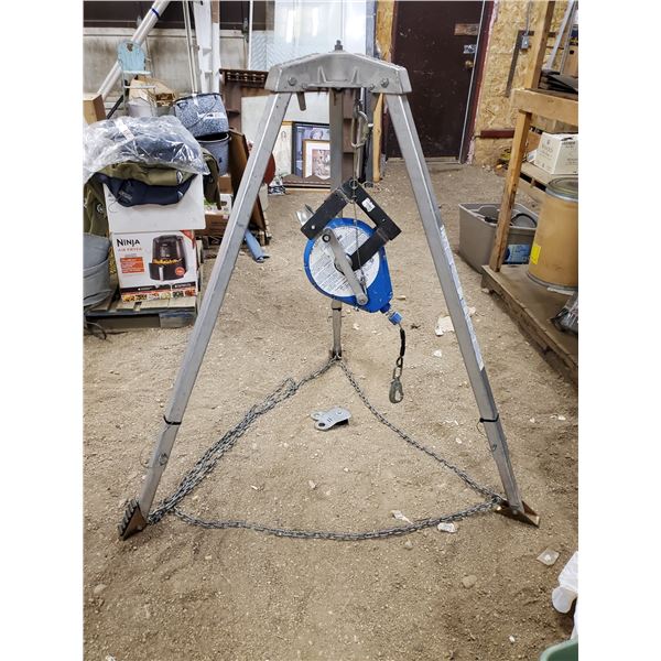 "NORTH" 300 LB SAFETY TRIPOD