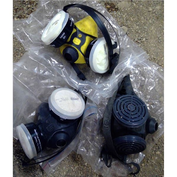 3 Half Mask respirators (M/L) and extra organic vapor cartridges