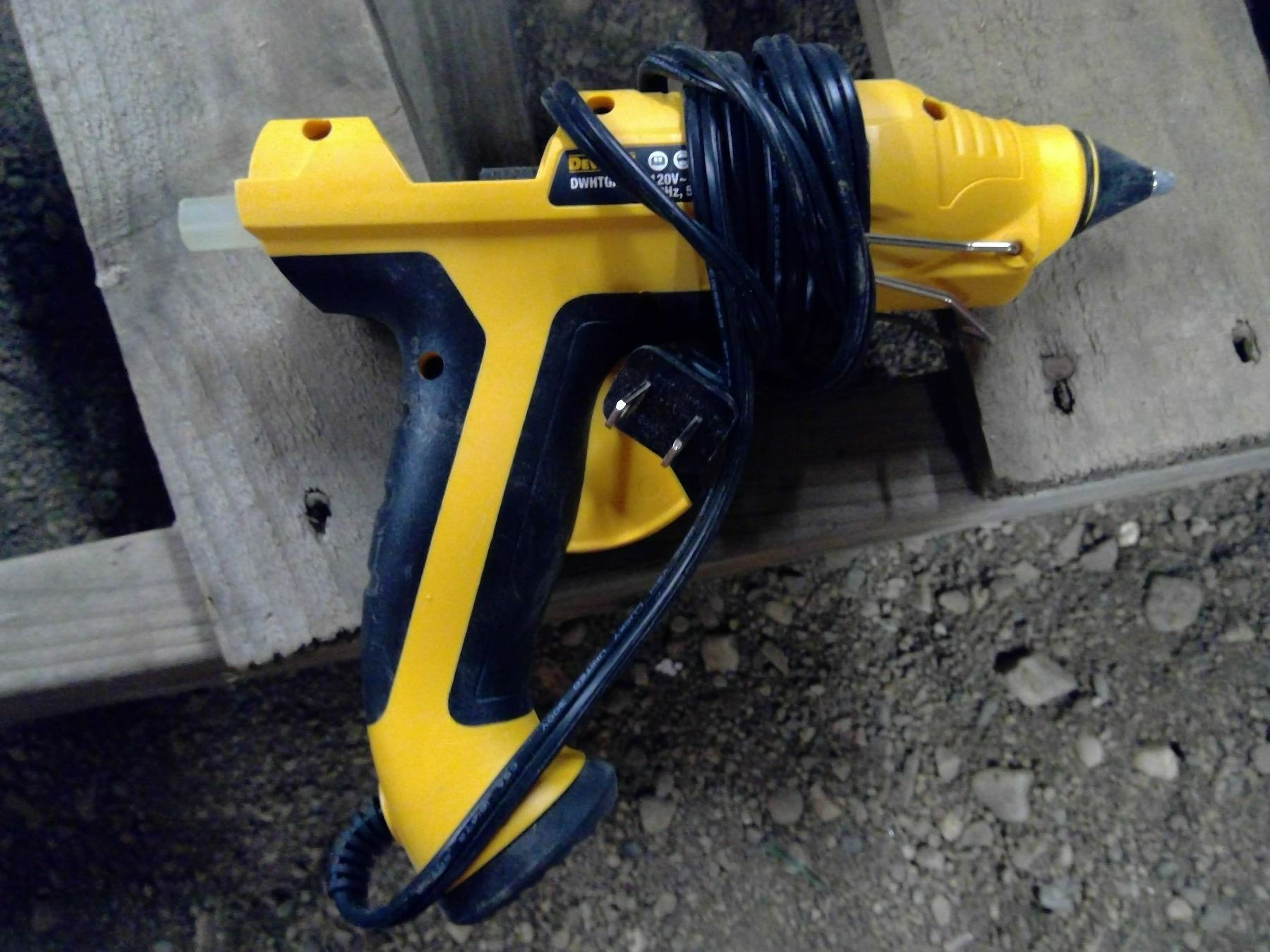 Dewalt glue gun Schmalz Auctions